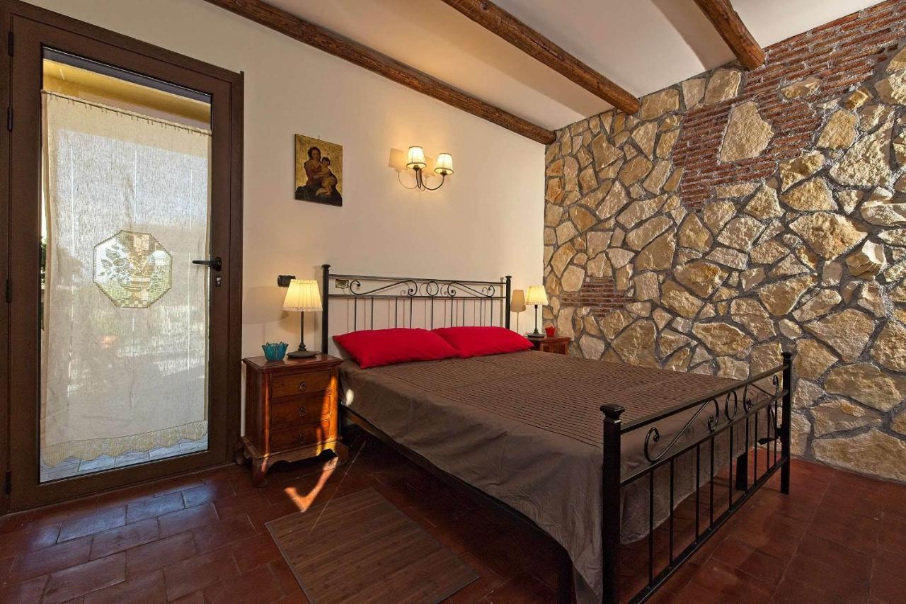 Horse House Apartment Ragalna Ngoại thất bức ảnh