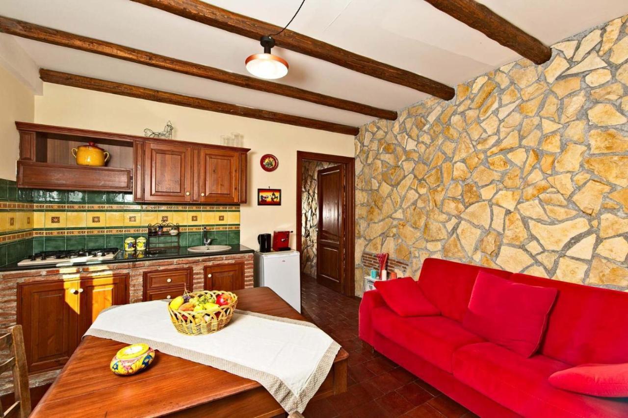 Horse House Apartment Ragalna Ngoại thất bức ảnh
